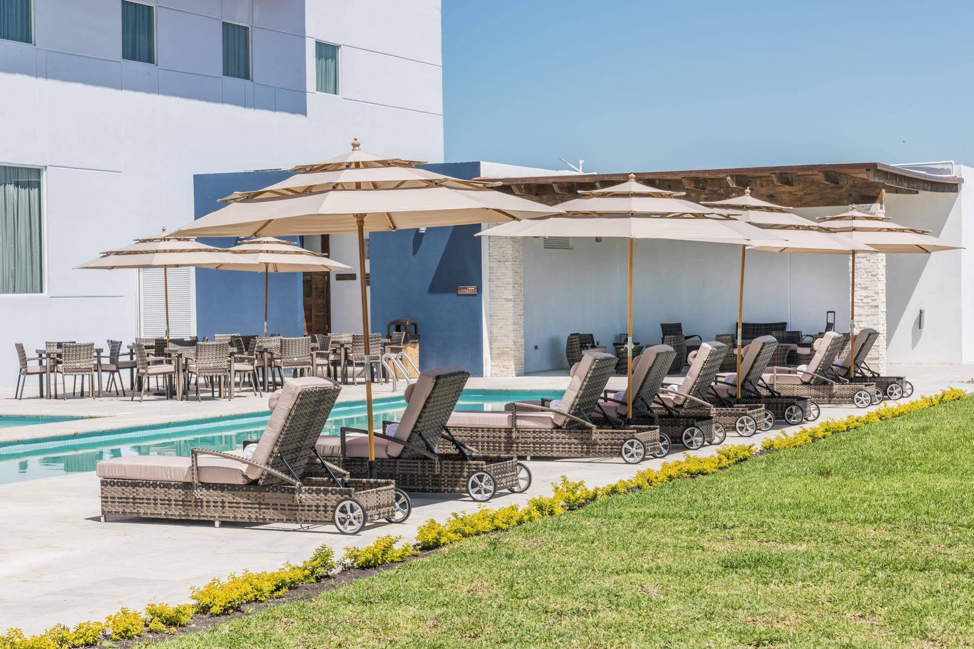 Hampton Inn & Suites By Hilton Salamanca Bajio Kültér fotó