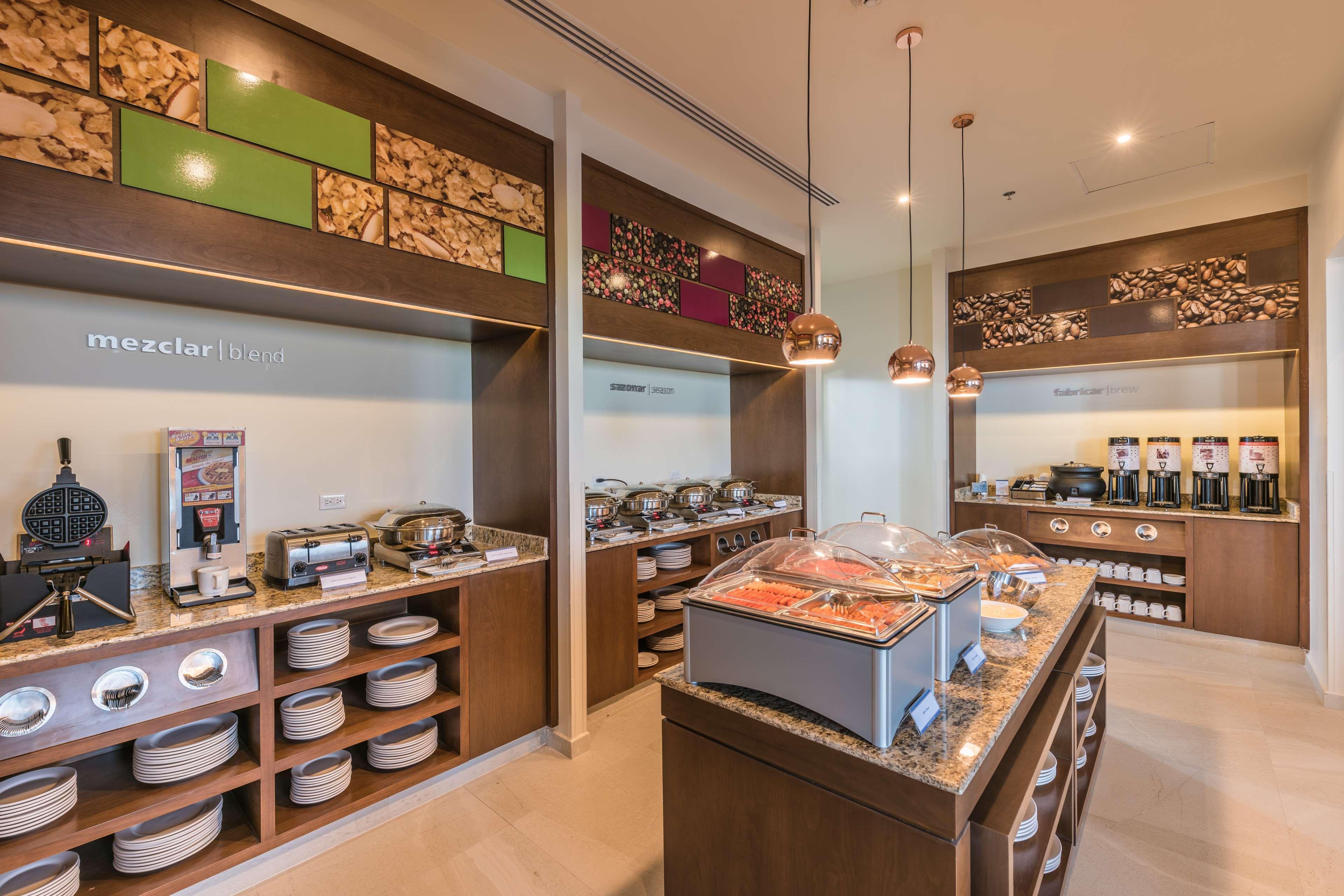 Hampton Inn & Suites By Hilton Salamanca Bajio Kültér fotó