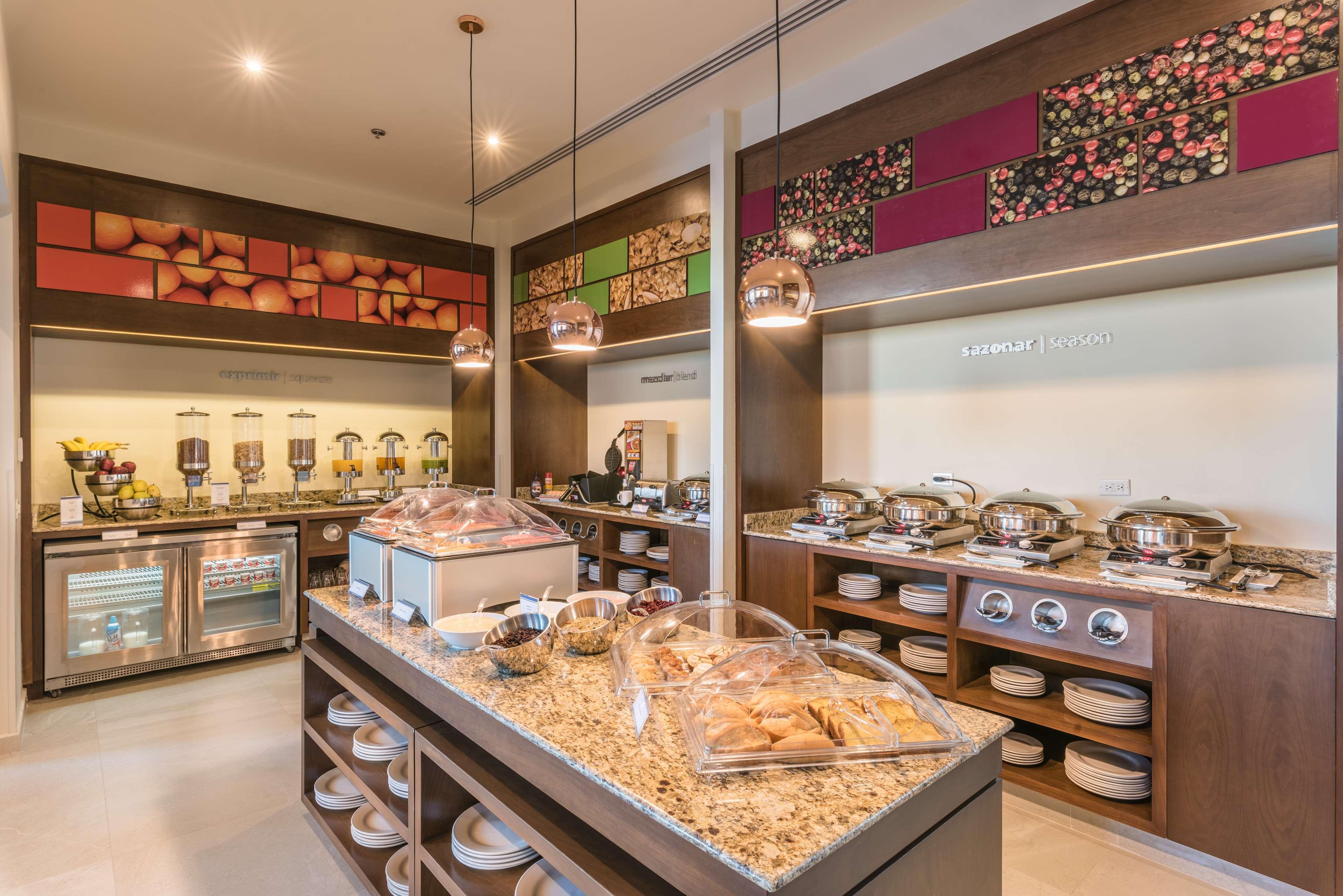 Hampton Inn & Suites By Hilton Salamanca Bajio Kültér fotó