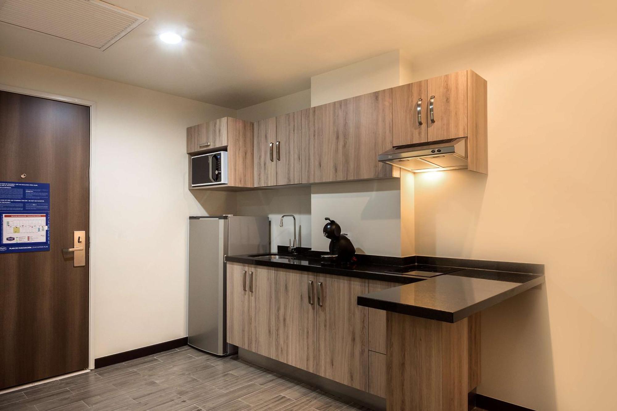 Hampton Inn & Suites By Hilton Salamanca Bajio Kültér fotó