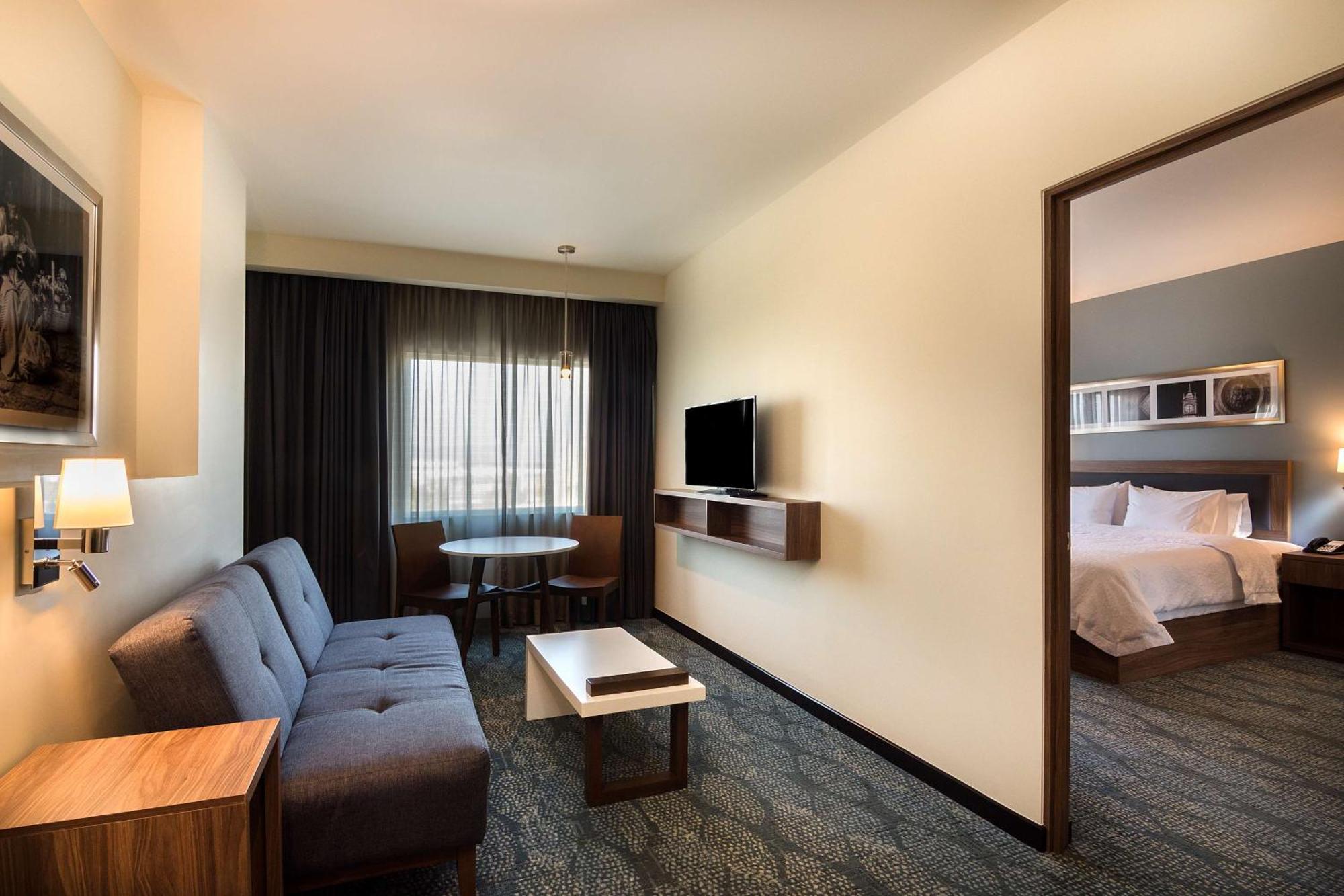 Hampton Inn & Suites By Hilton Salamanca Bajio Kültér fotó