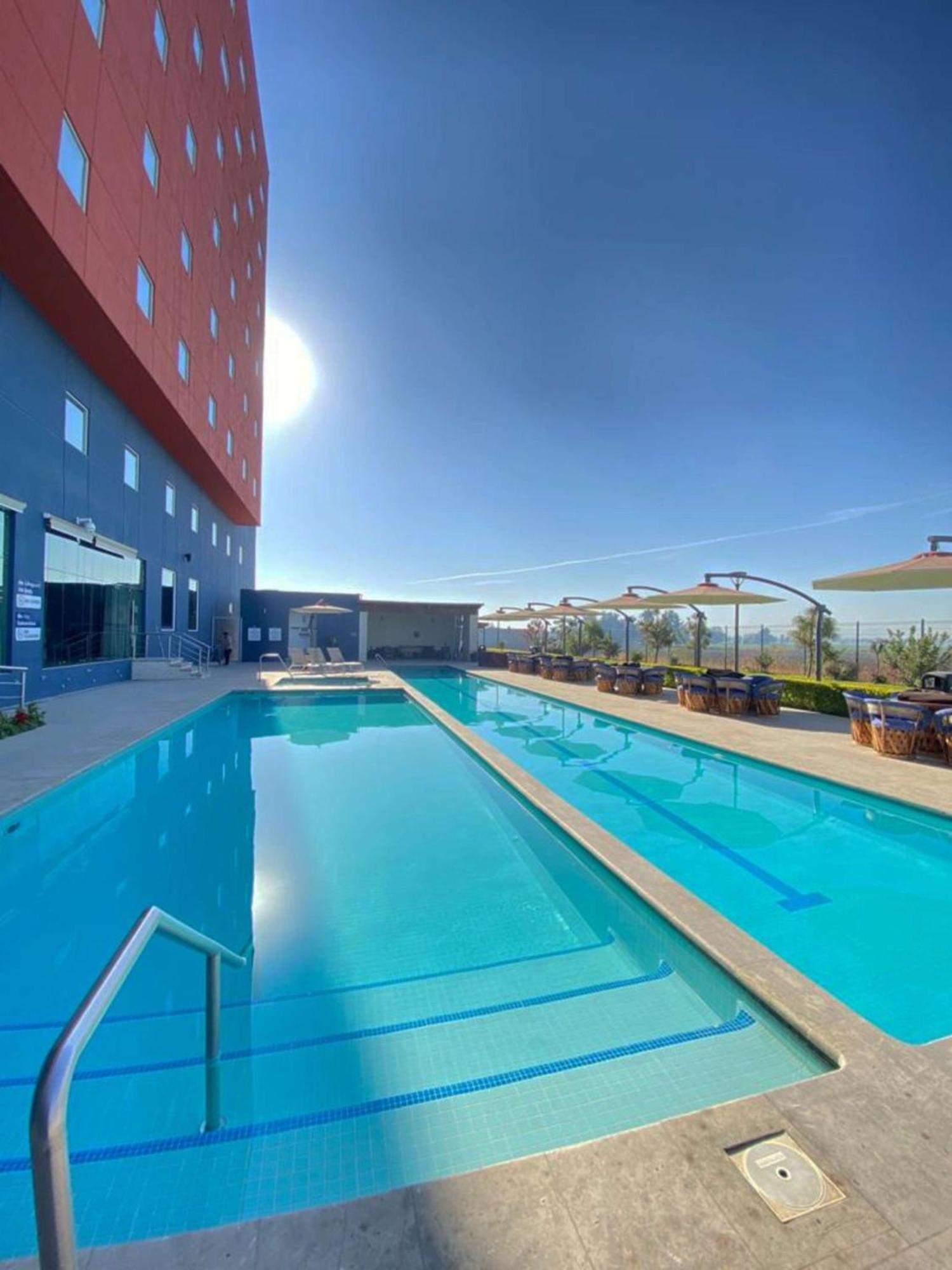 Hampton Inn & Suites By Hilton Salamanca Bajio Kültér fotó