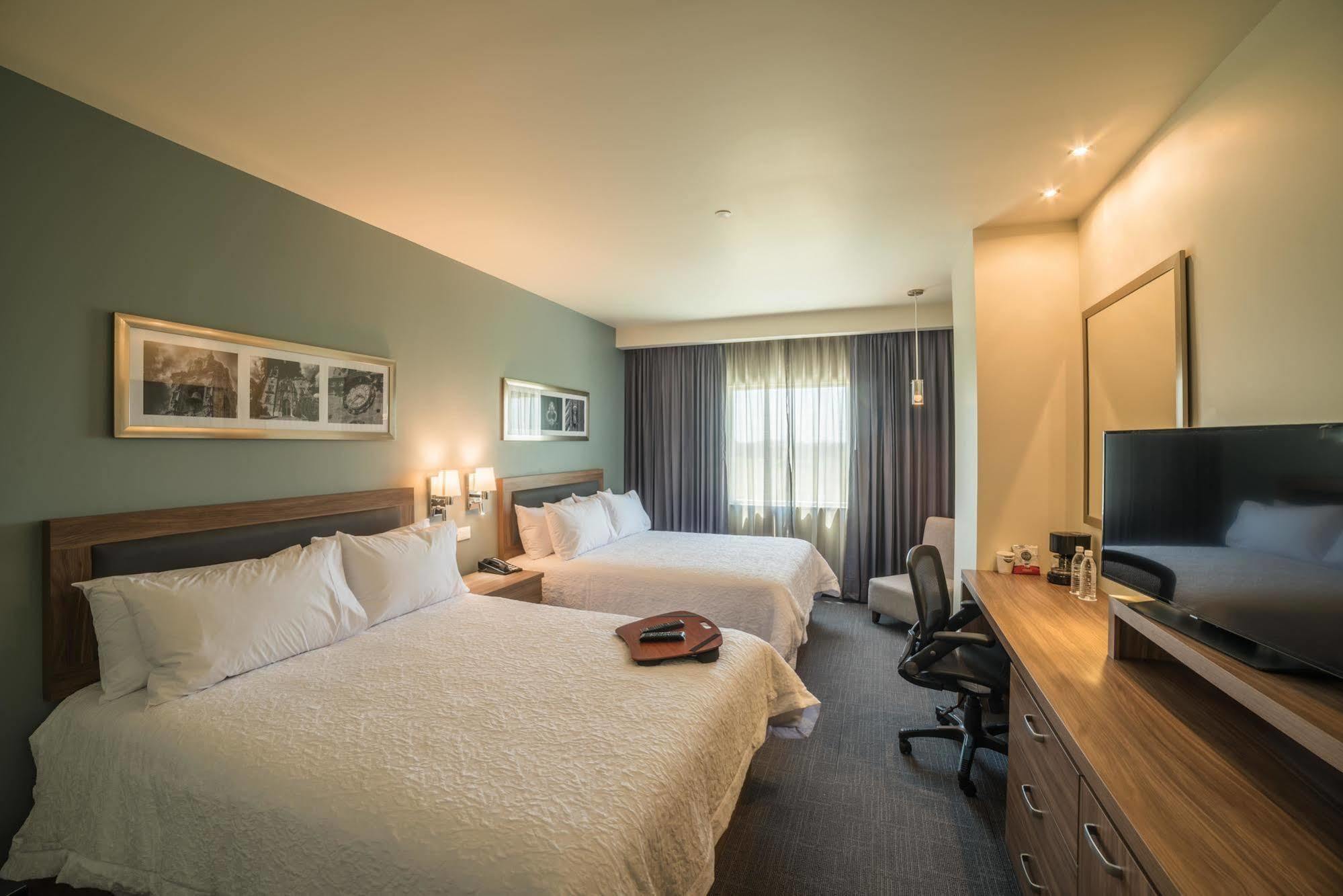 Hampton Inn & Suites By Hilton Salamanca Bajio Kültér fotó