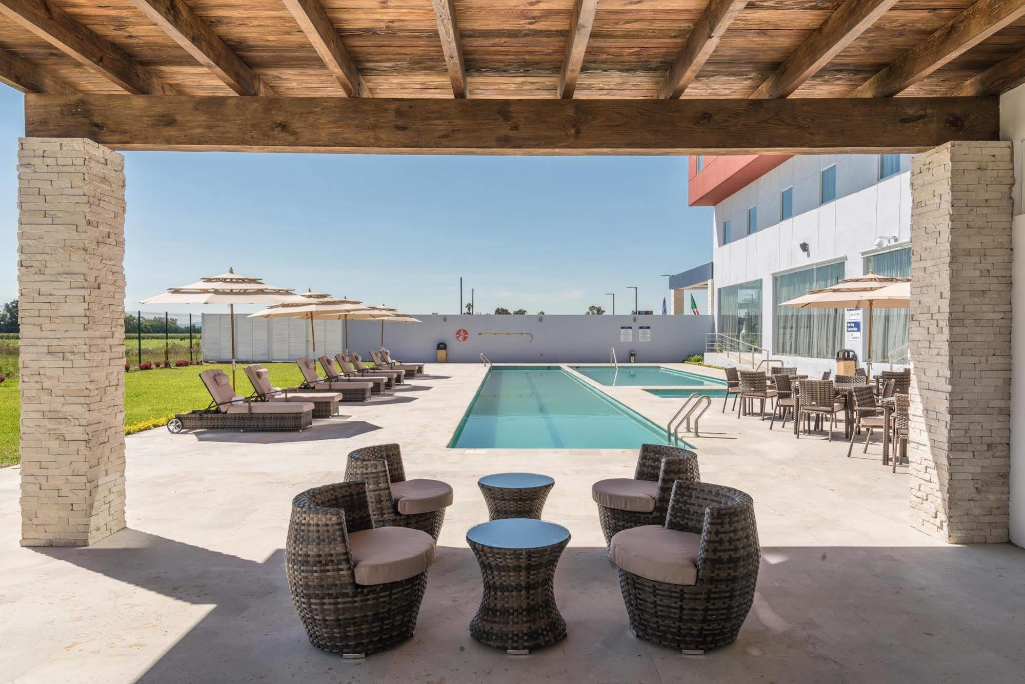 Hampton Inn & Suites By Hilton Salamanca Bajio Kültér fotó